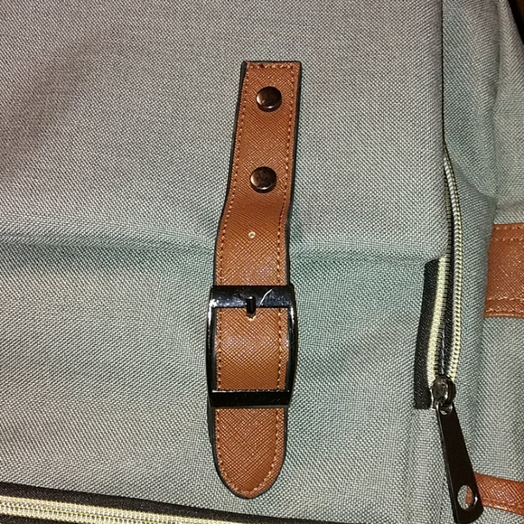 Man Er Wei Backpack with Laptop Pocket - Picture 8 of 14